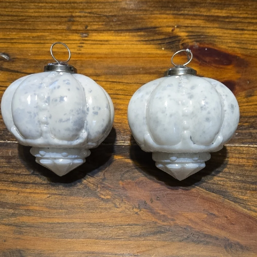 White and Gray Ornament Set